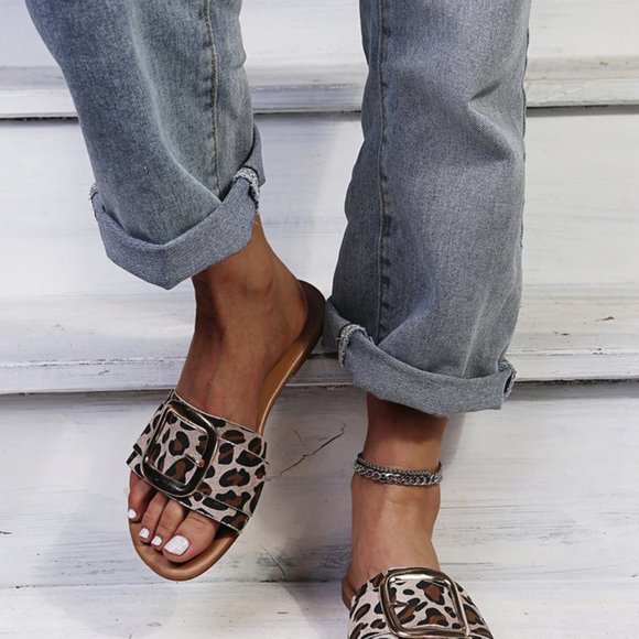 Leopard Metallic Buckle Open-toe Flat Sandals - Picture 2 of 4